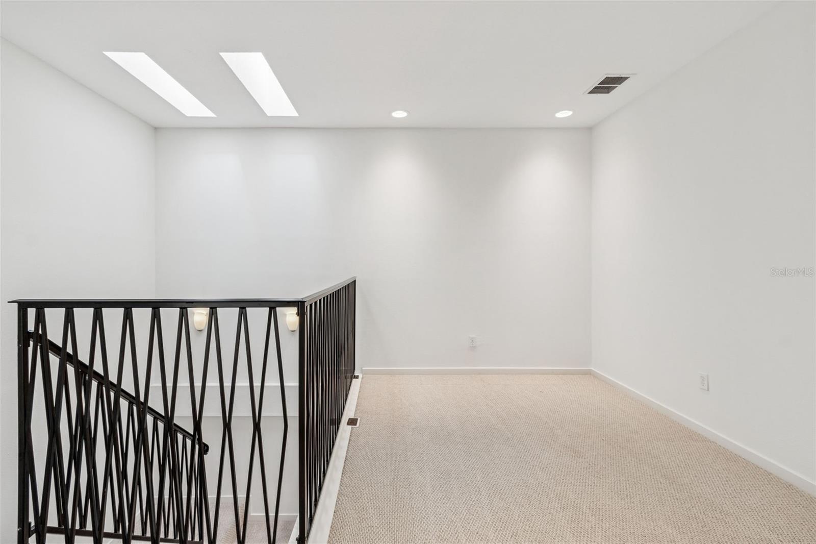 Image 12 of 39 For 1685 Laurel Street 3