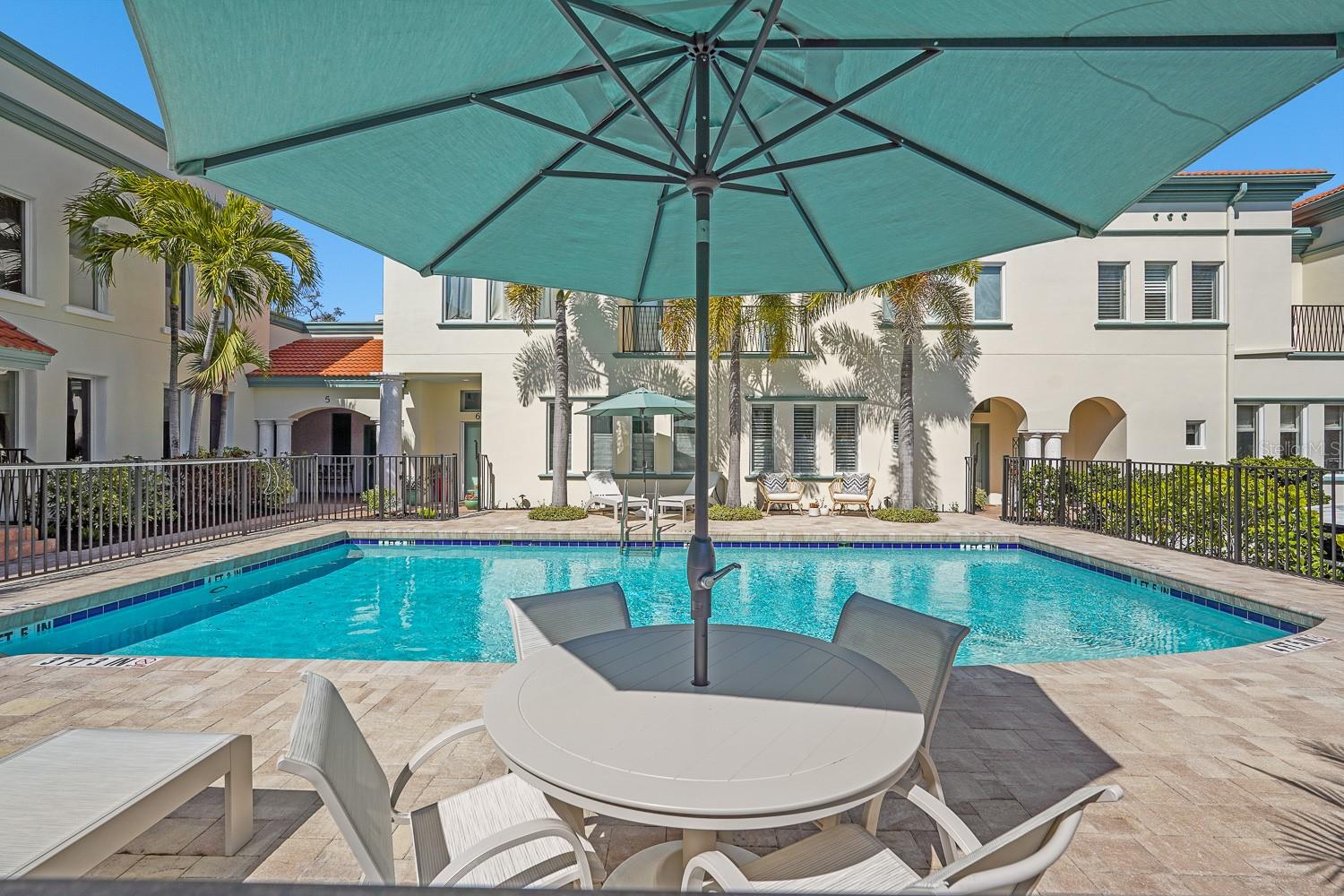 Image 3 of 39 For 1685 Laurel Street 3