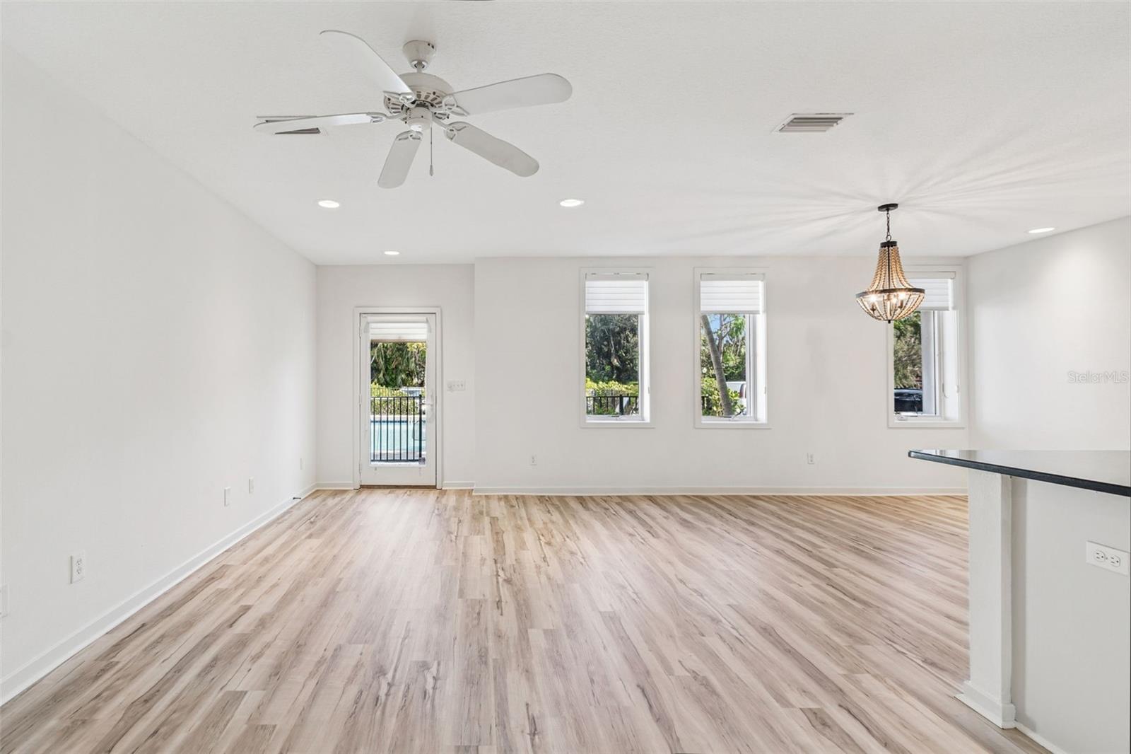 Image 6 of 39 For 1685 Laurel Street 3