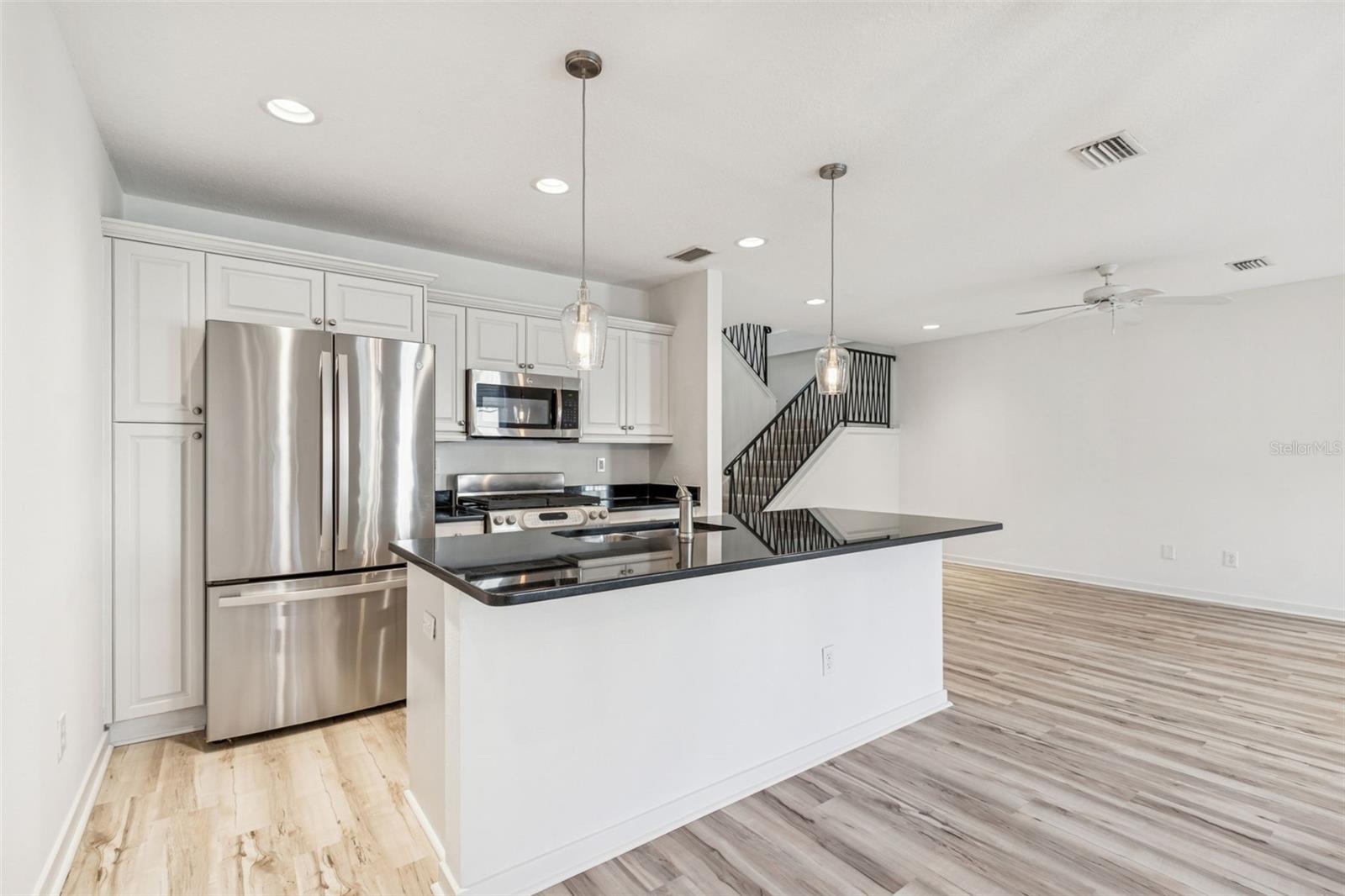 Image 7 of 39 For 1685 Laurel Street 3