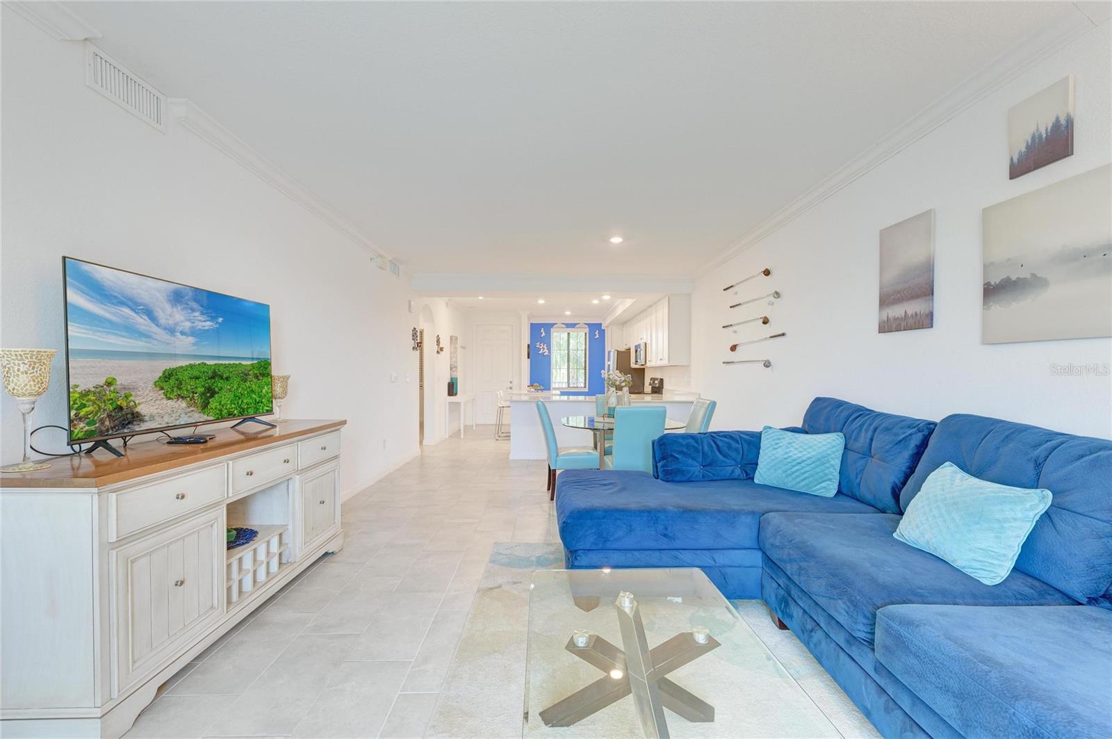 Image 11 of 75 For 18114 Gawthrop Drive 204