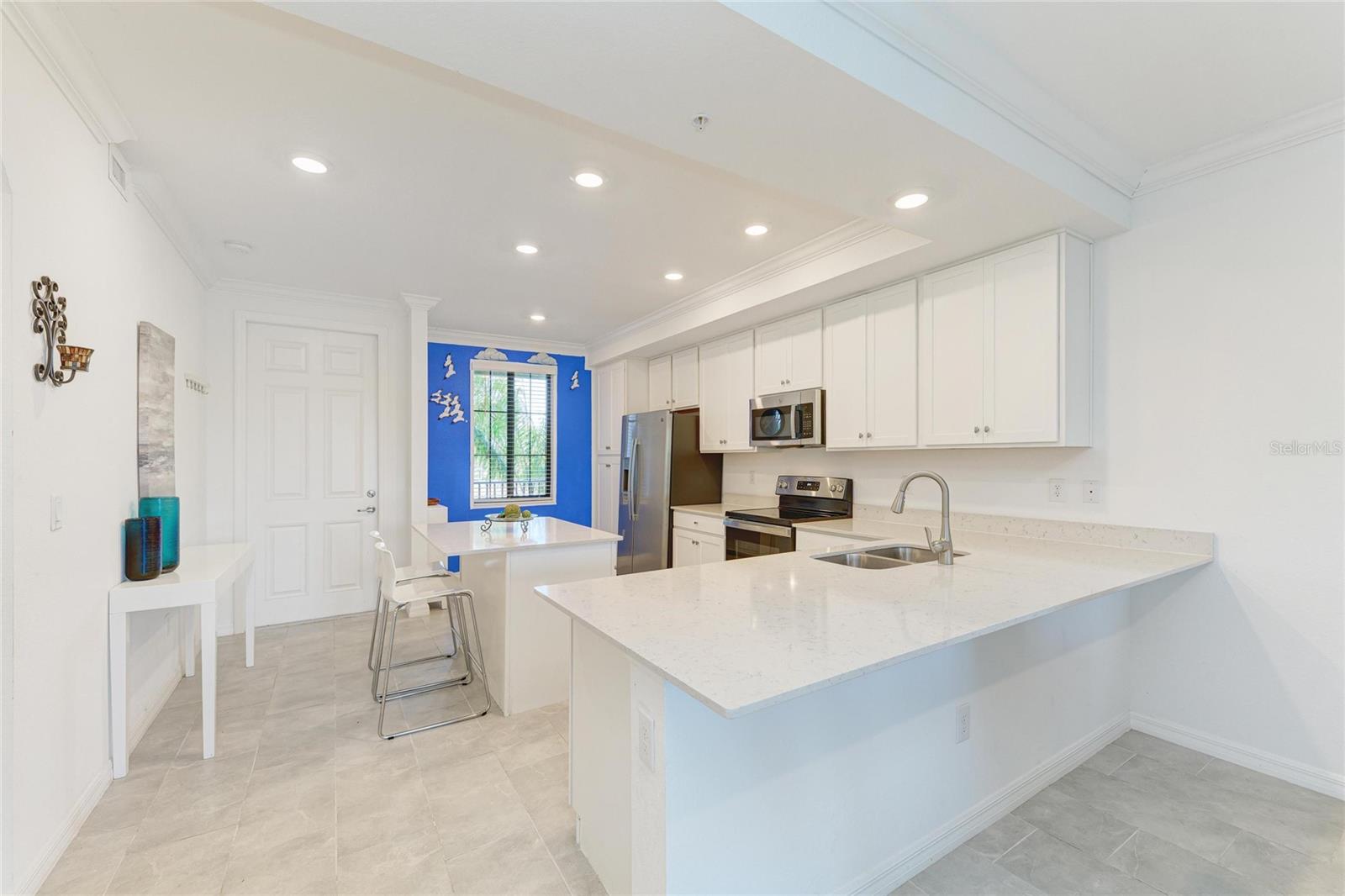 Image 13 of 75 For 18114 Gawthrop Drive 204