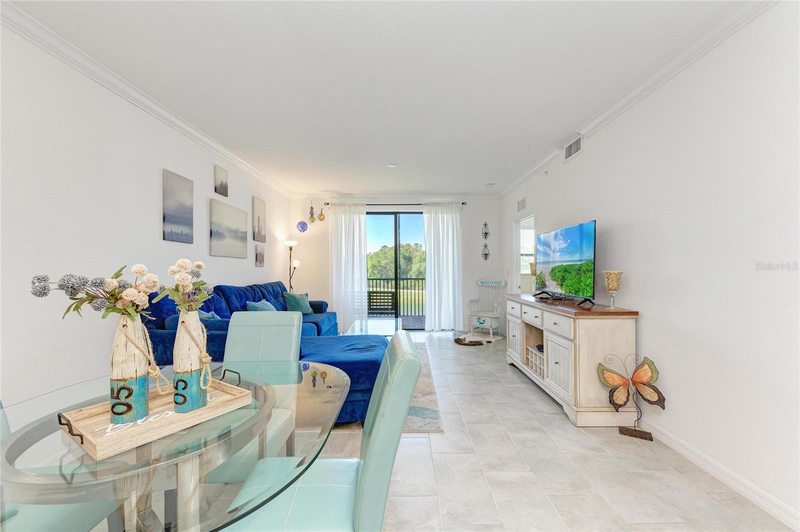 Image 7 of 75 For 18114 Gawthrop Drive 204