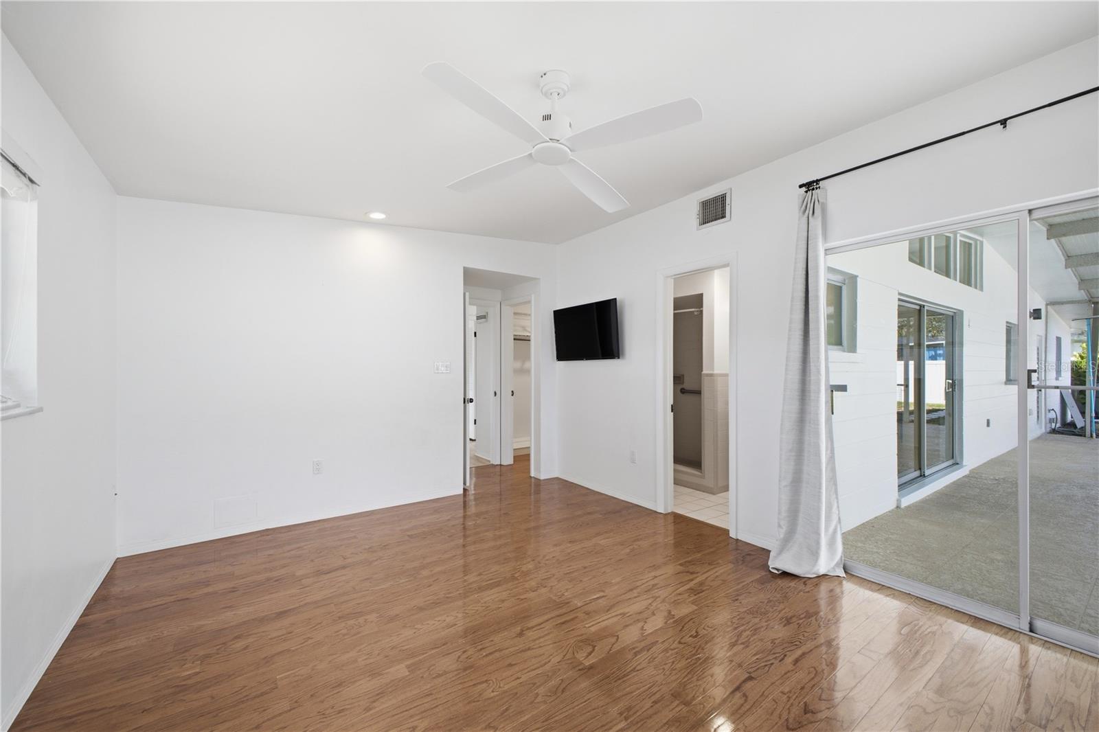 Image 11 of 26 For 2612 Botany Avenue