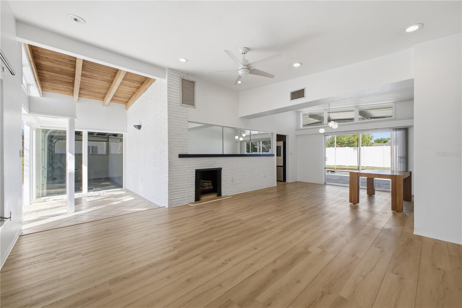 Image 4 of 26 For 2612 Botany Avenue