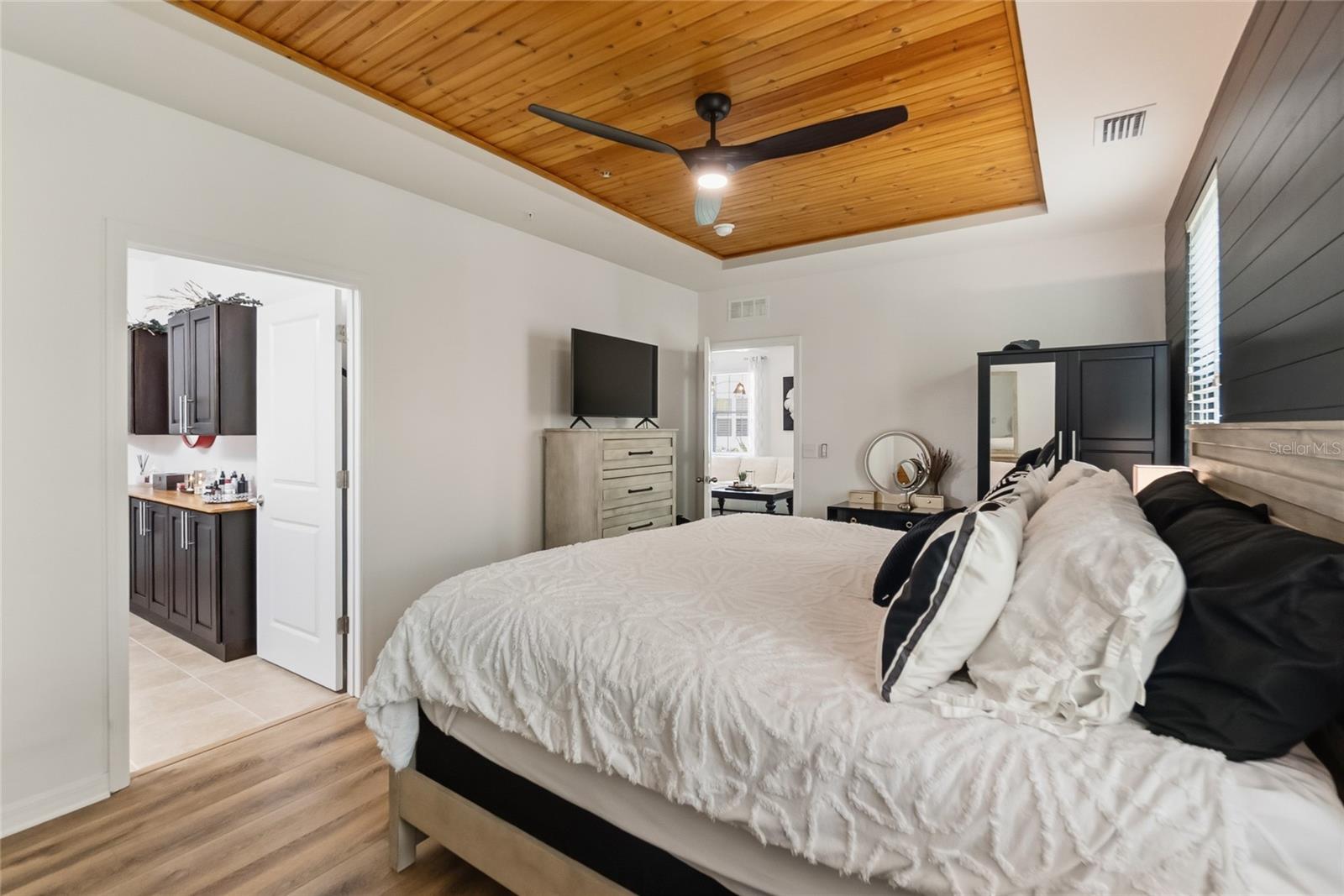 Image 20 of 38 For 8342 Enclave Way 102