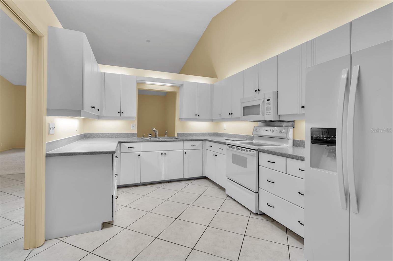 Image 11 of 40 For 7935 Woodpointe Court 21