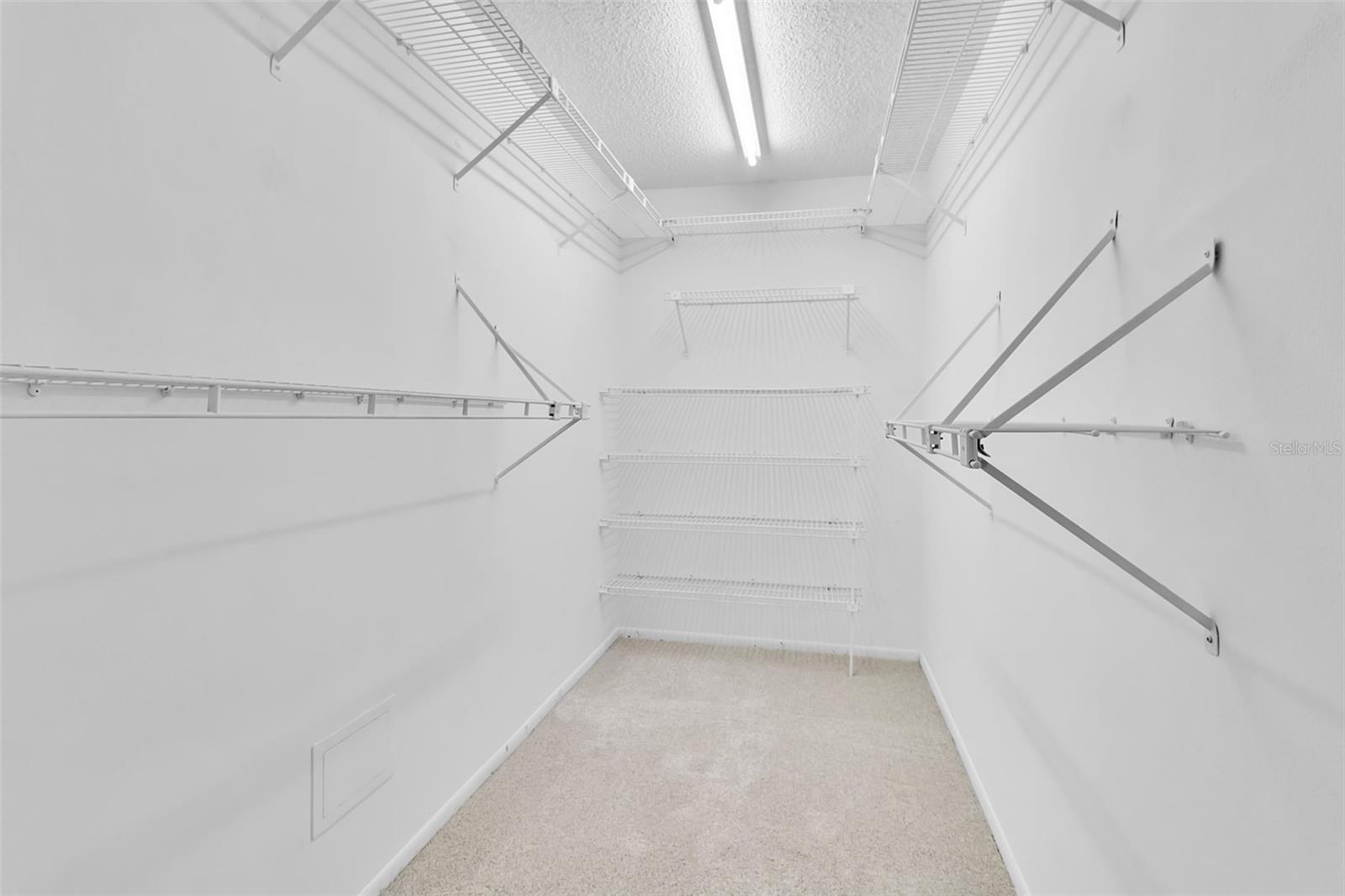 Image 23 of 40 For 7935 Woodpointe Court 21