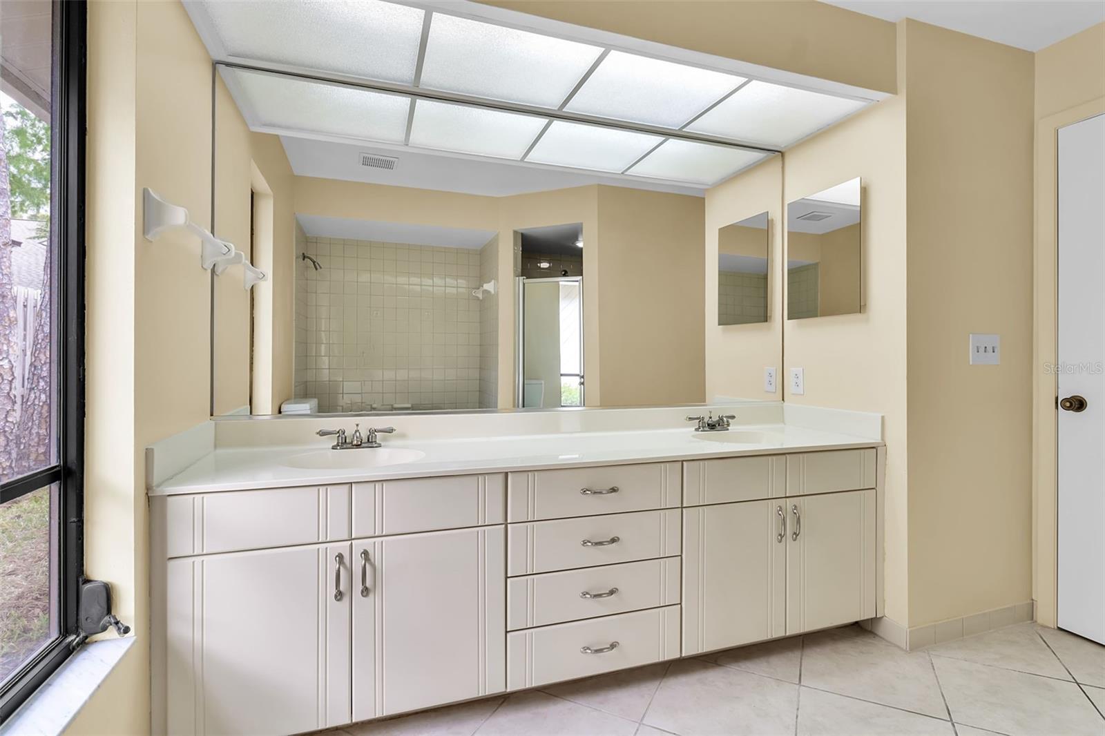 Image 25 of 40 For 7935 Woodpointe Court 21