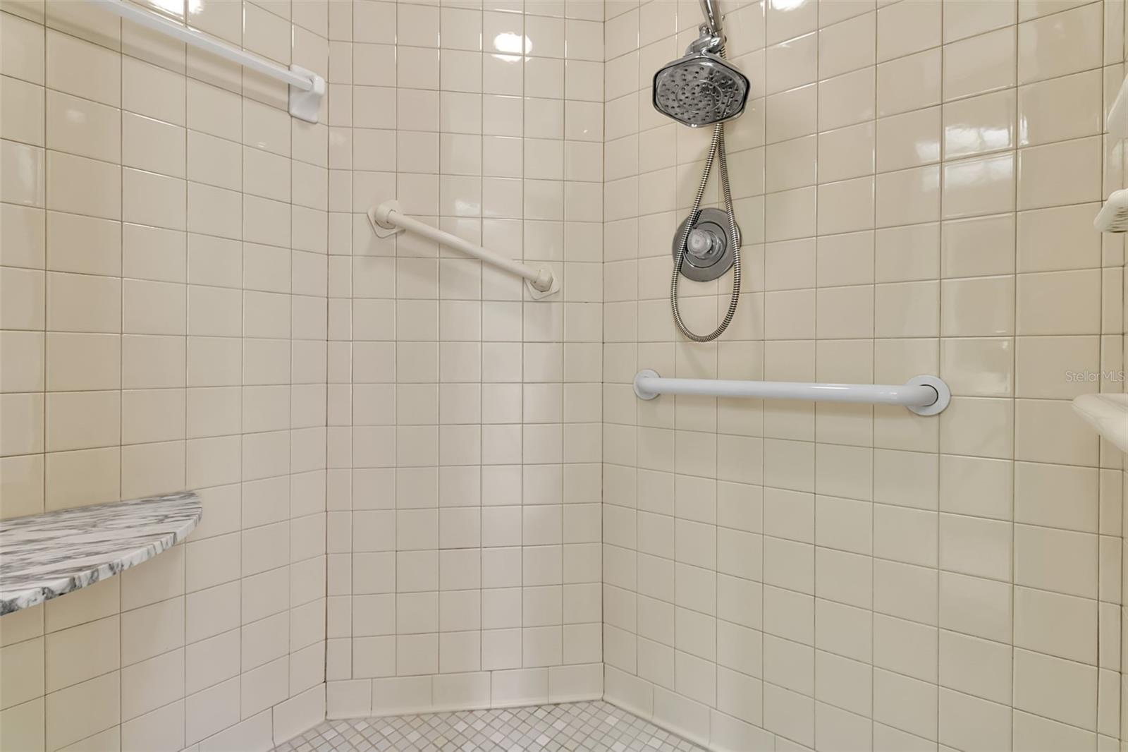 Image 27 of 40 For 7935 Woodpointe Court 21