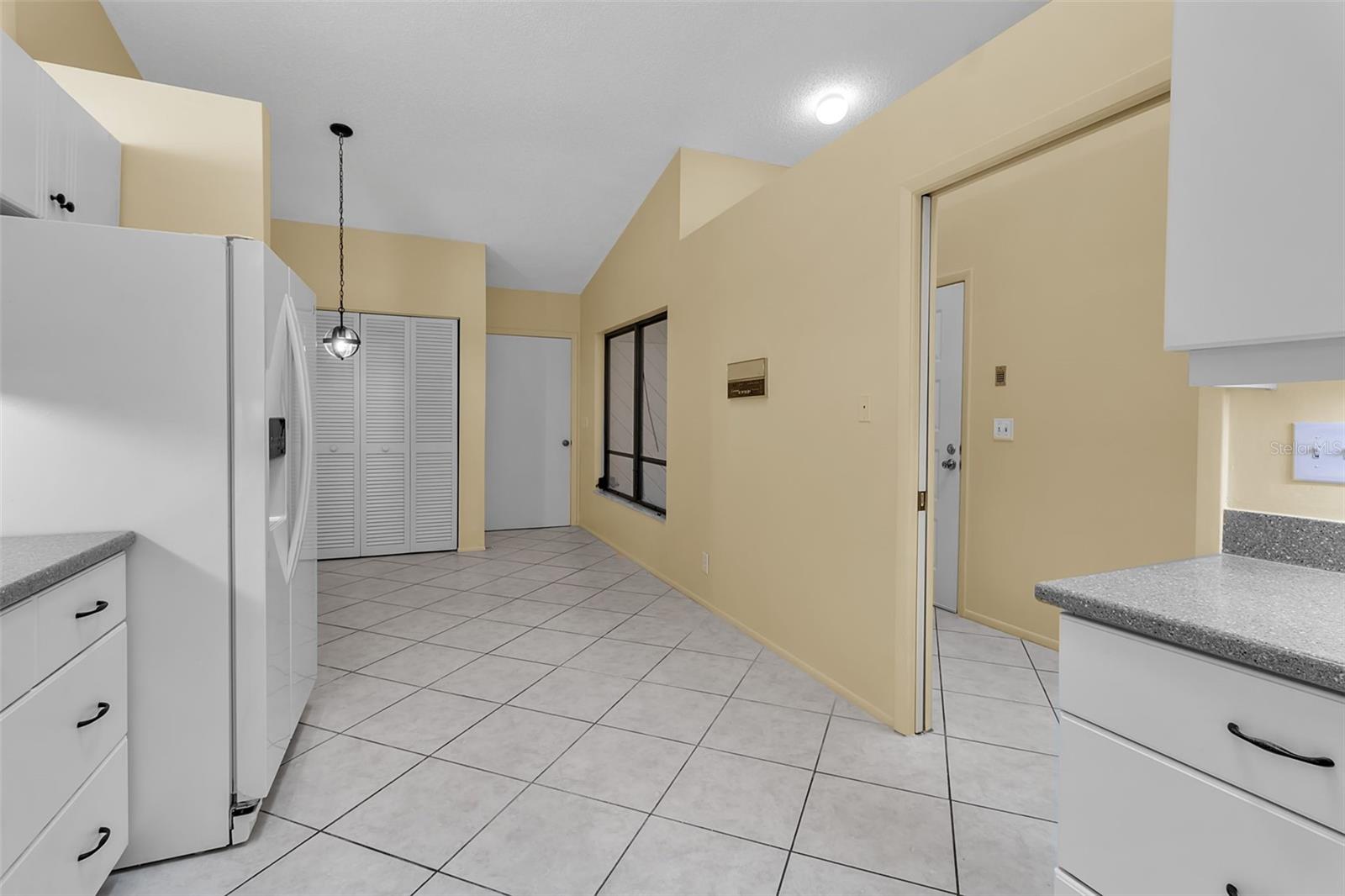 Image 8 of 40 For 7935 Woodpointe Court 21