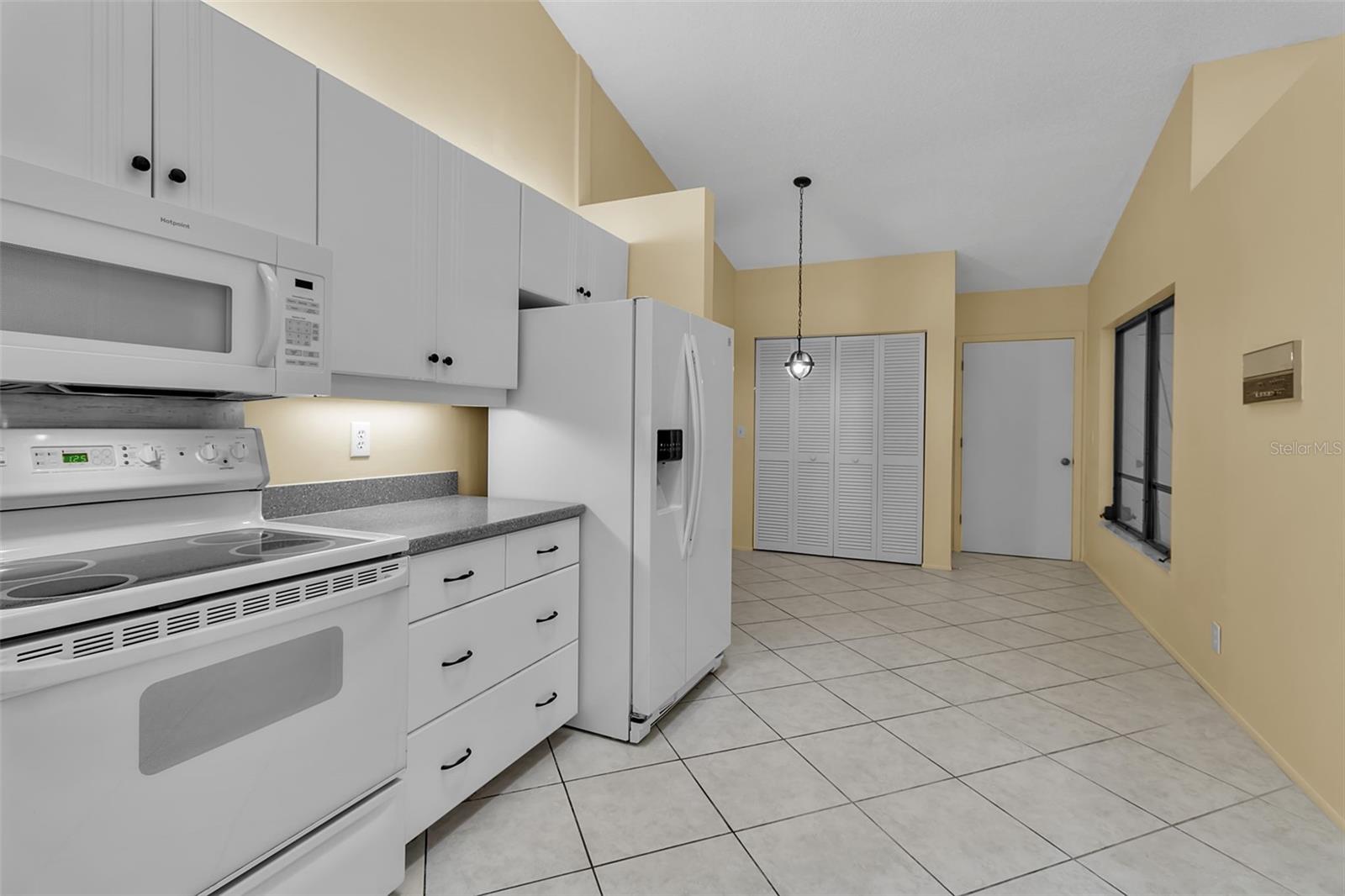 Image 9 of 40 For 7935 Woodpointe Court 21