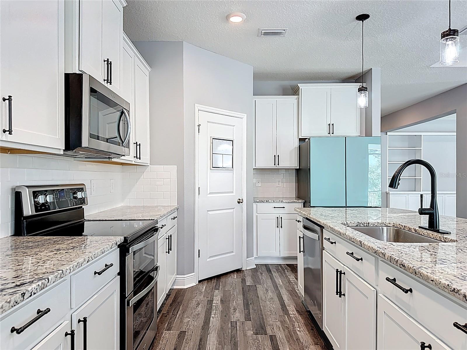 Image 21 of 62 For 17535 Cantarina Cove