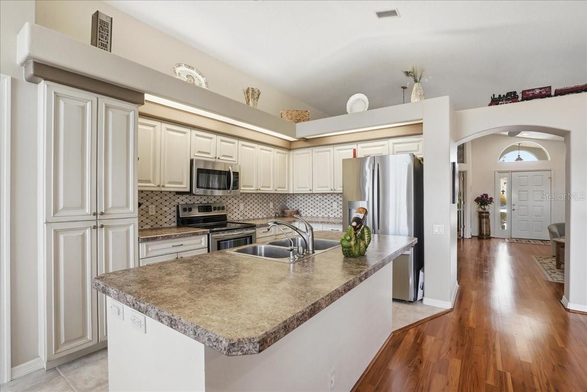 Image 8 of 40 For 5013 Seagrass Drive