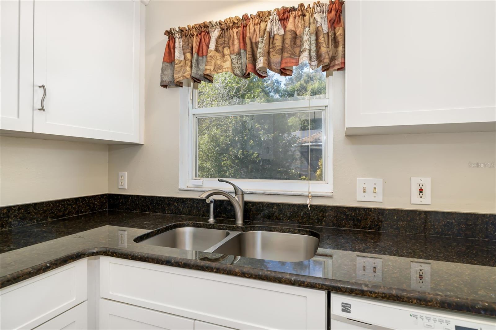 Image 14 of 47 For 5462 Cynthia Lane