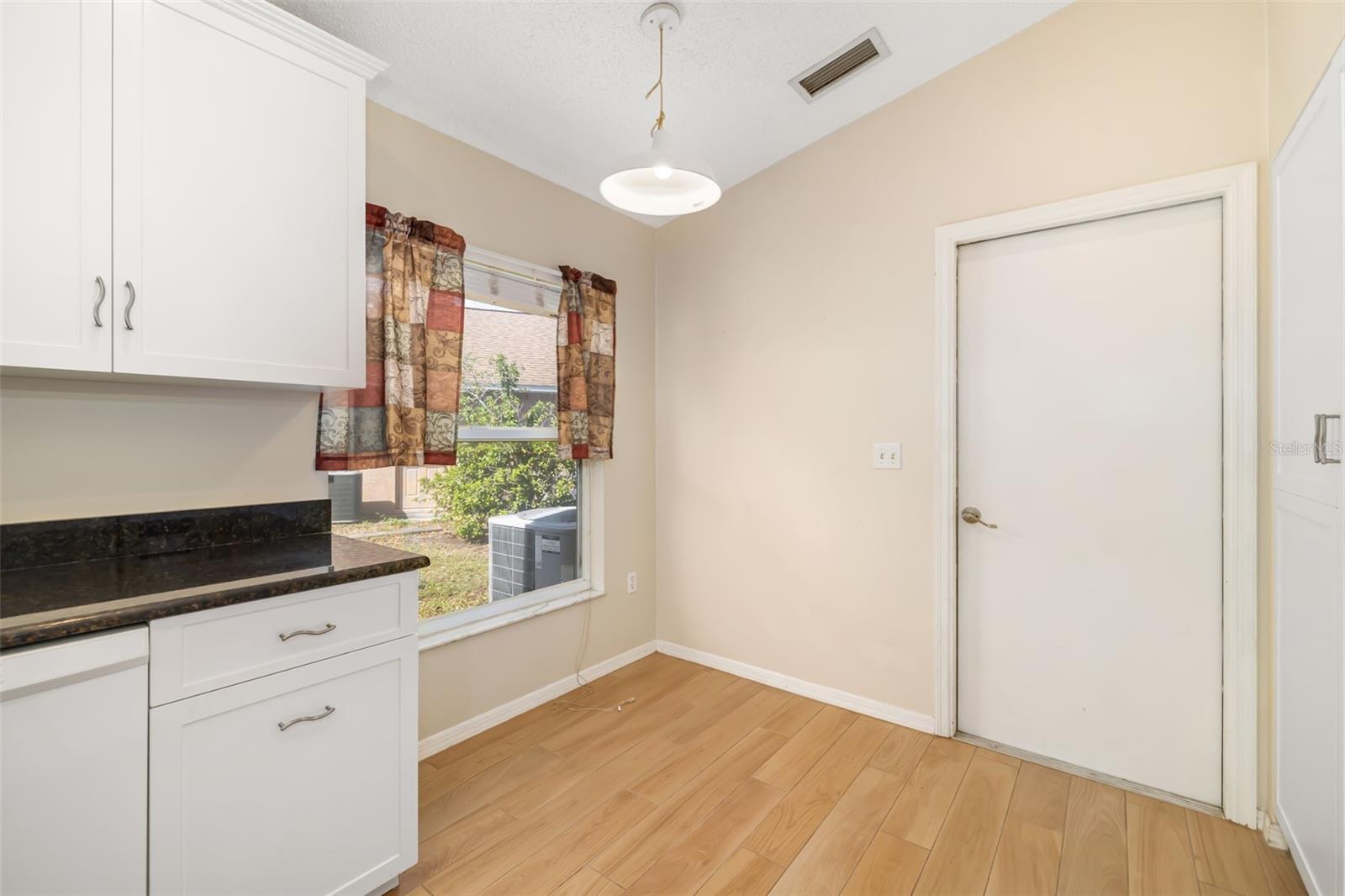 Image 16 of 47 For 5462 Cynthia Lane