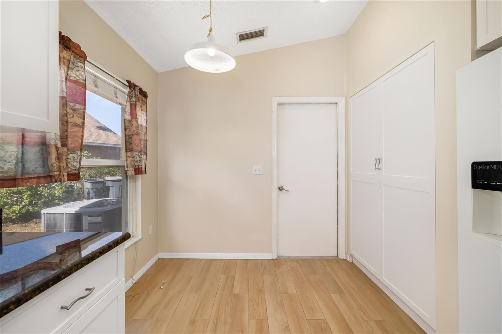 Image 17 of 47 For 5462 Cynthia Lane