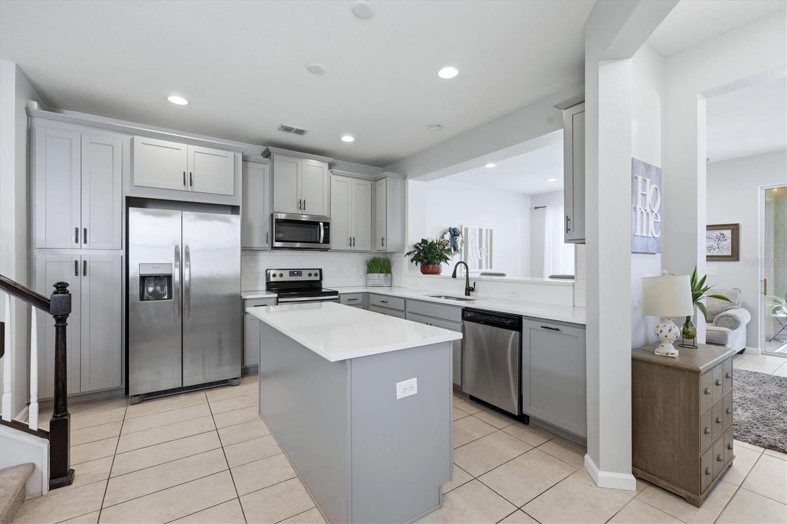 Image 12 of 40 For 5552 Pleasantview Court