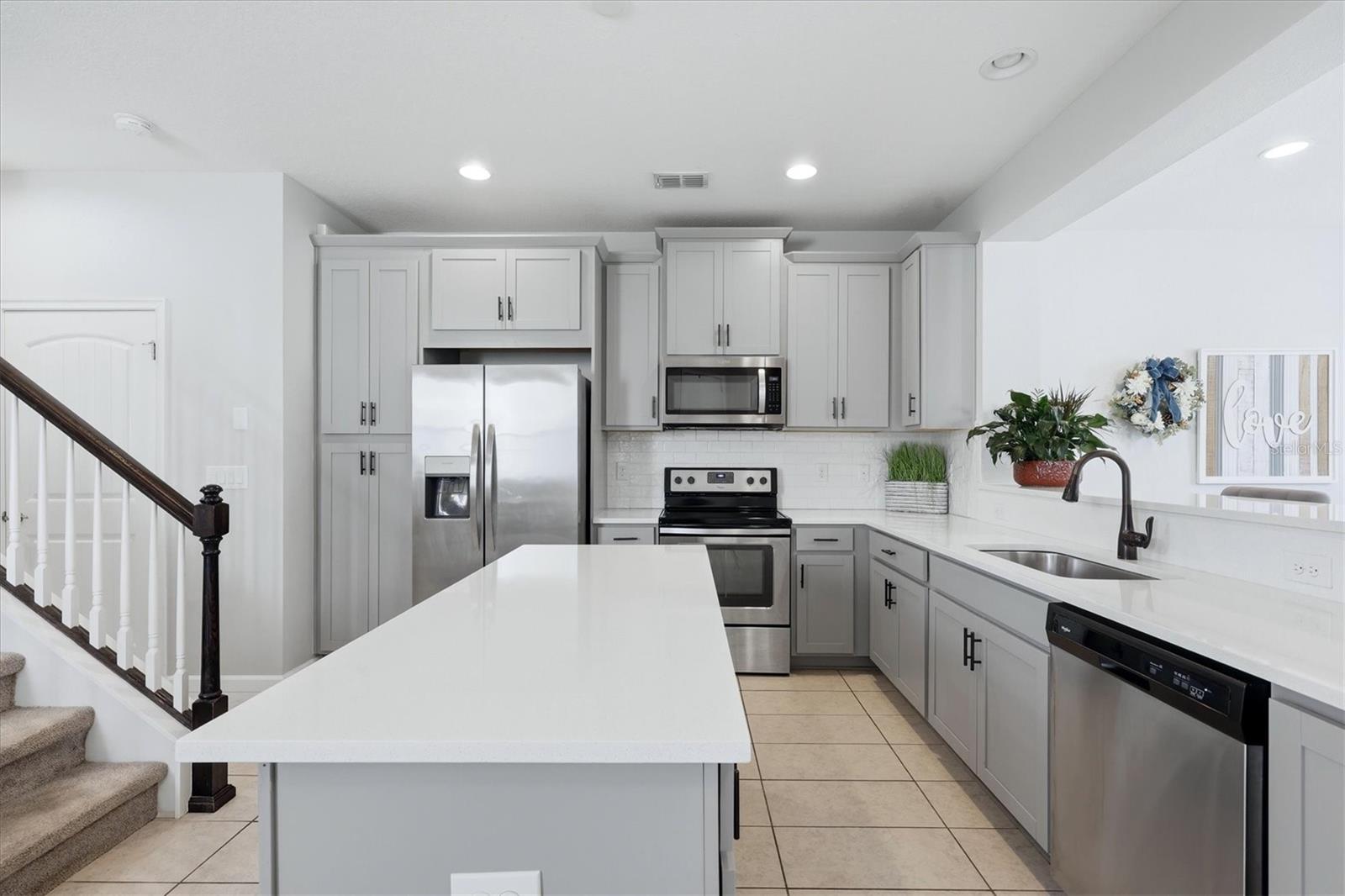 Image 14 of 40 For 5552 Pleasantview Court