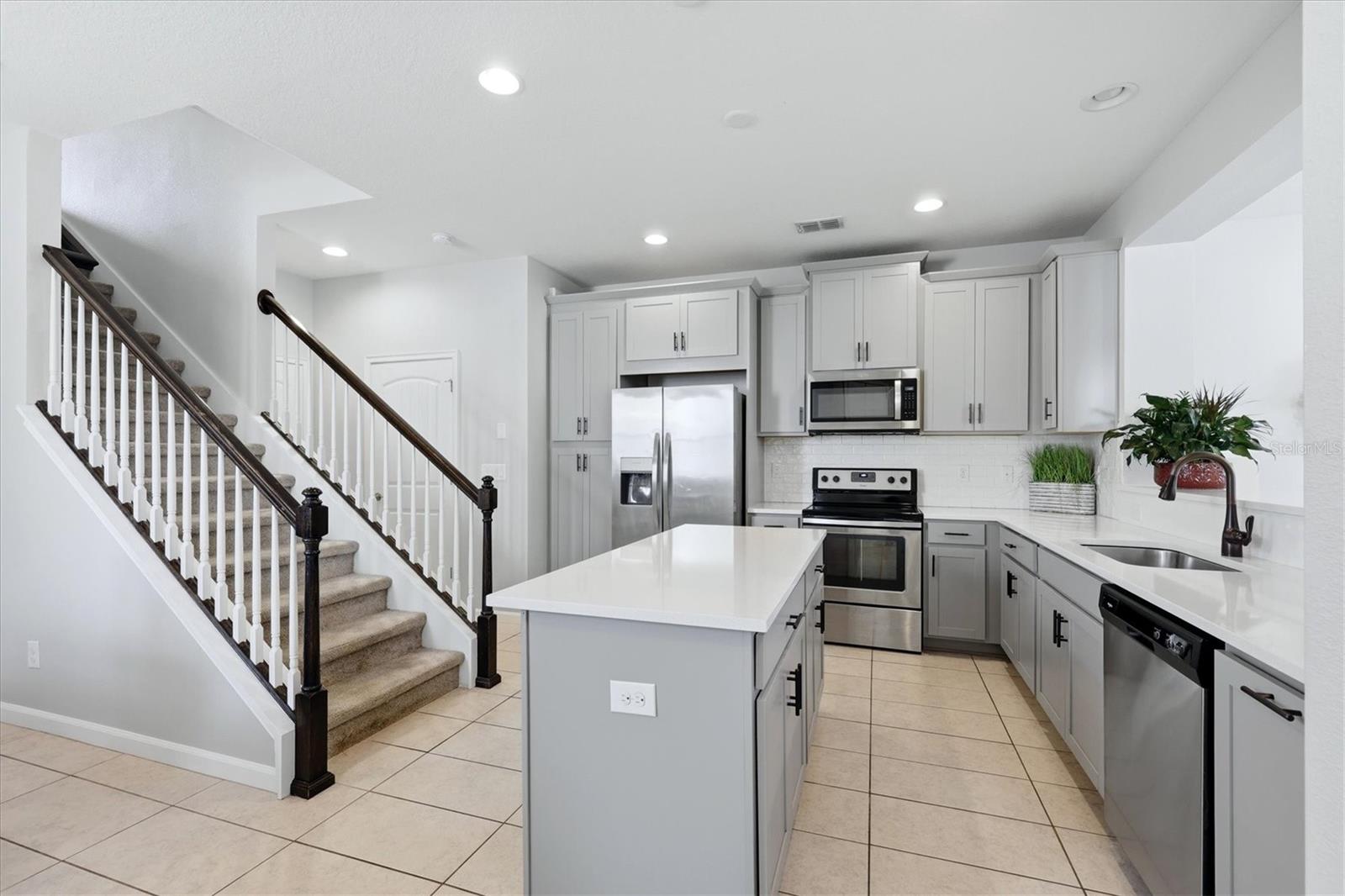 Image 15 of 40 For 5552 Pleasantview Court