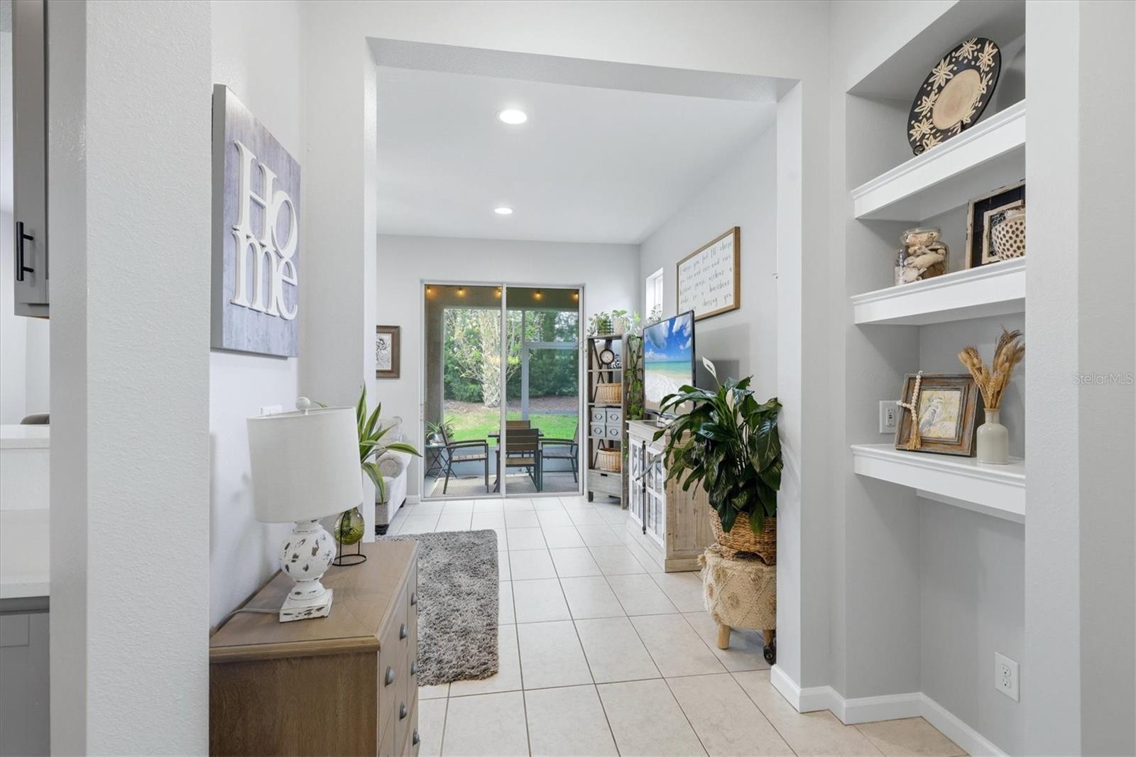 Image 5 of 40 For 5552 Pleasantview Court