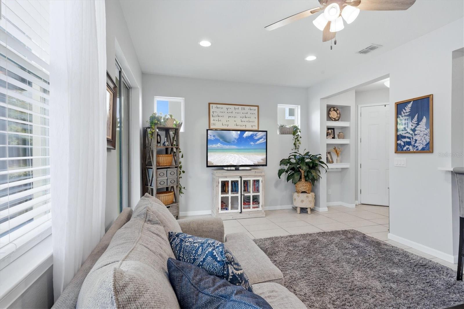 Image 8 of 40 For 5552 Pleasantview Court