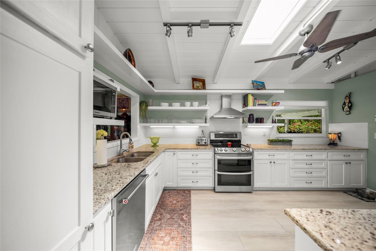 Image 10 of 66 For 3424 Old Oak Drive