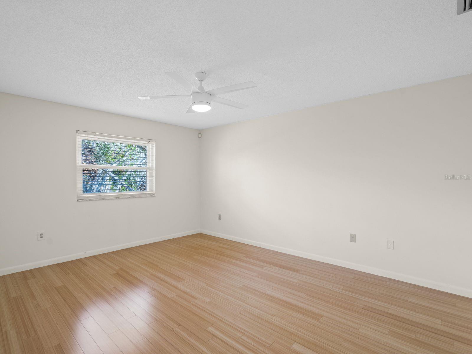 Image 13 of 34 For 3987 Maceachen Boulevard 133