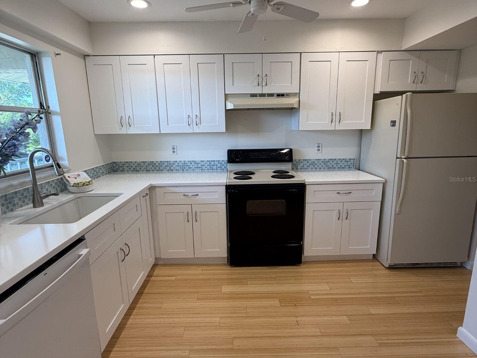 Image 3 of 34 For 3987 Maceachen Boulevard 133