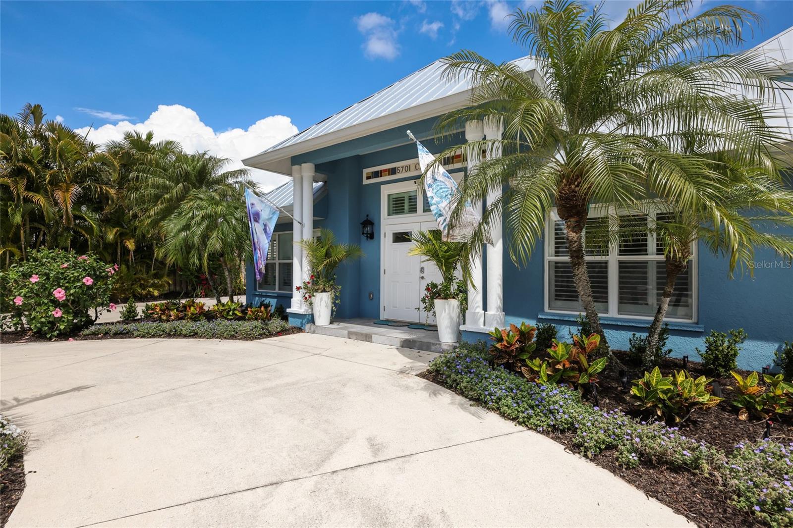 Image 5 of 57 For 5701 Carissa Street