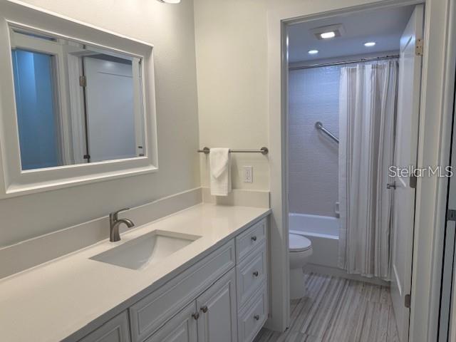 Image 15 of 23 For 6120 Country Club Way 207