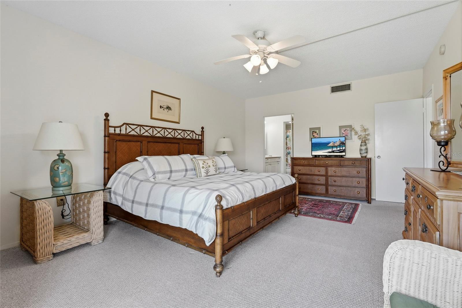 Image 28 of 58 For 3240 Gulf Of Mexico Drive B104