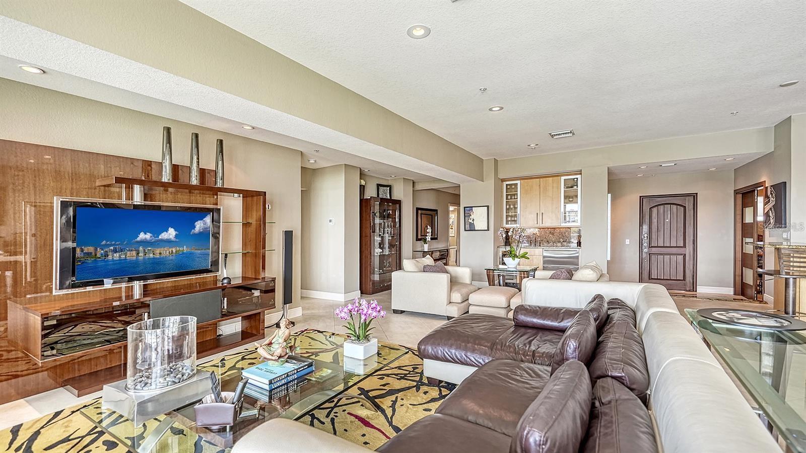 Image 11 of 50 For 650 Golden Gate Point 602