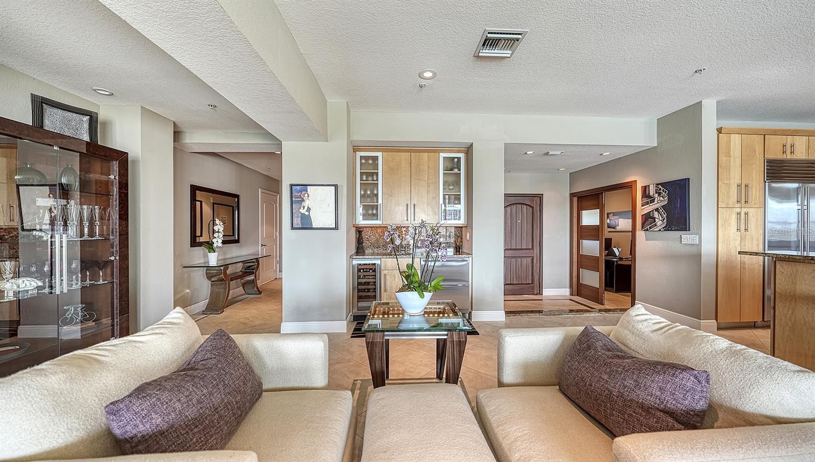 Image 15 of 50 For 650 Golden Gate Point 602