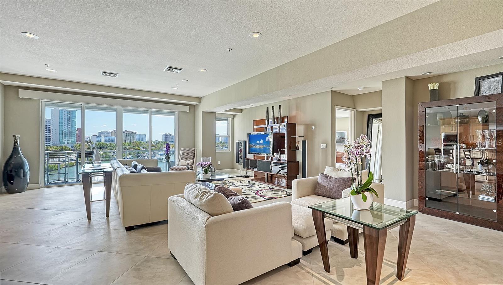 Image 17 of 50 For 650 Golden Gate Point 602