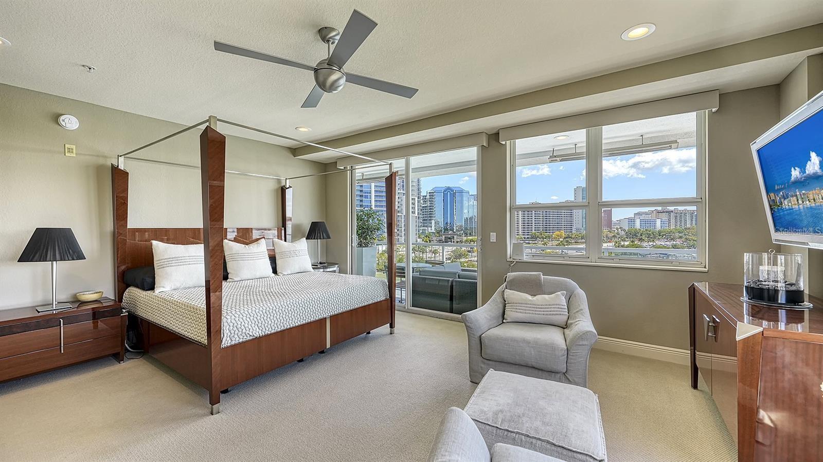 Image 25 of 50 For 650 Golden Gate Point 602