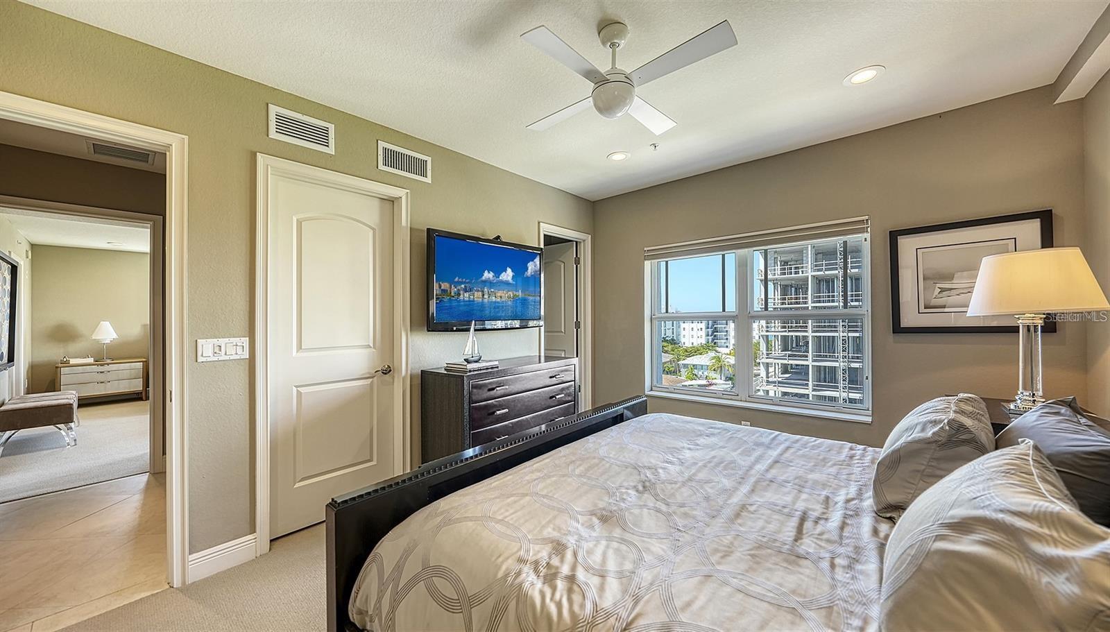 Image 33 of 50 For 650 Golden Gate Point 602