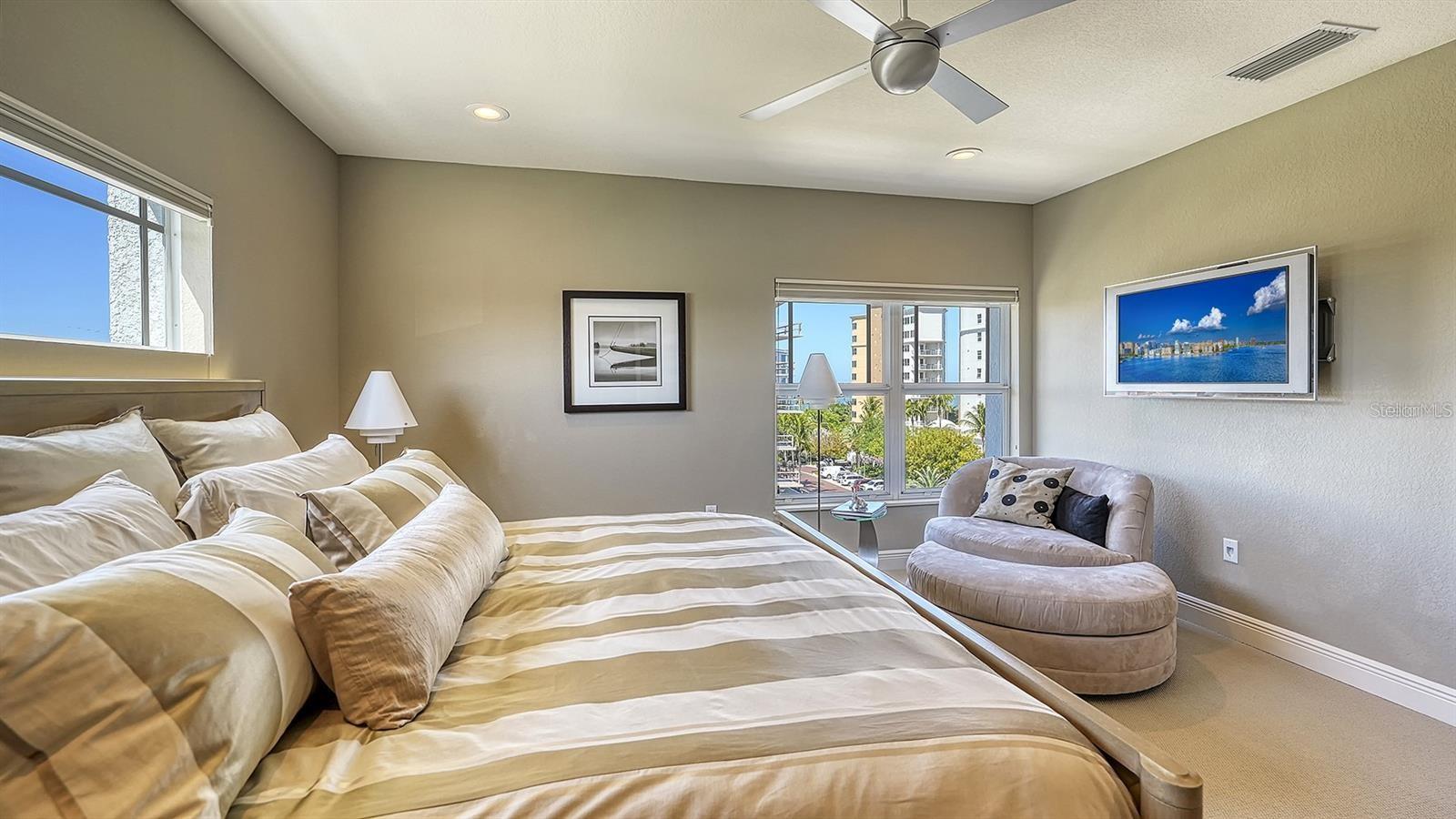 Image 36 of 50 For 650 Golden Gate Point 602