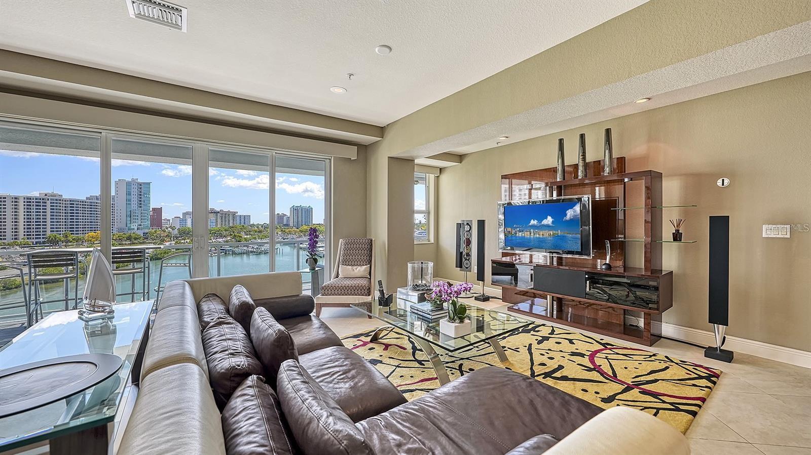 Image 7 of 50 For 650 Golden Gate Point 602