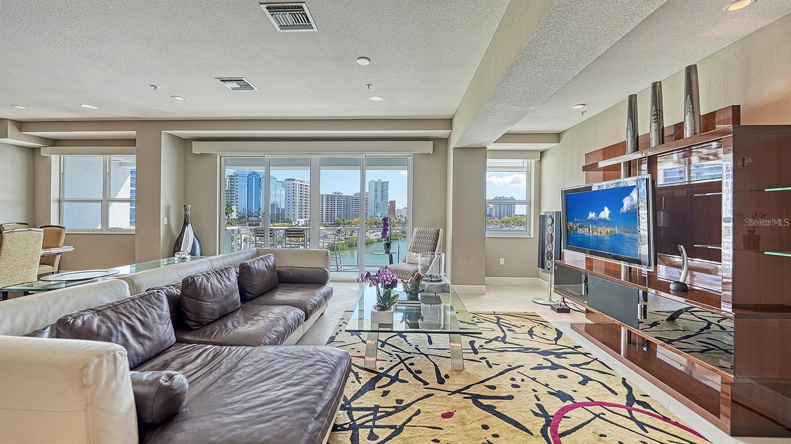 Image 8 of 50 For 650 Golden Gate Point 602