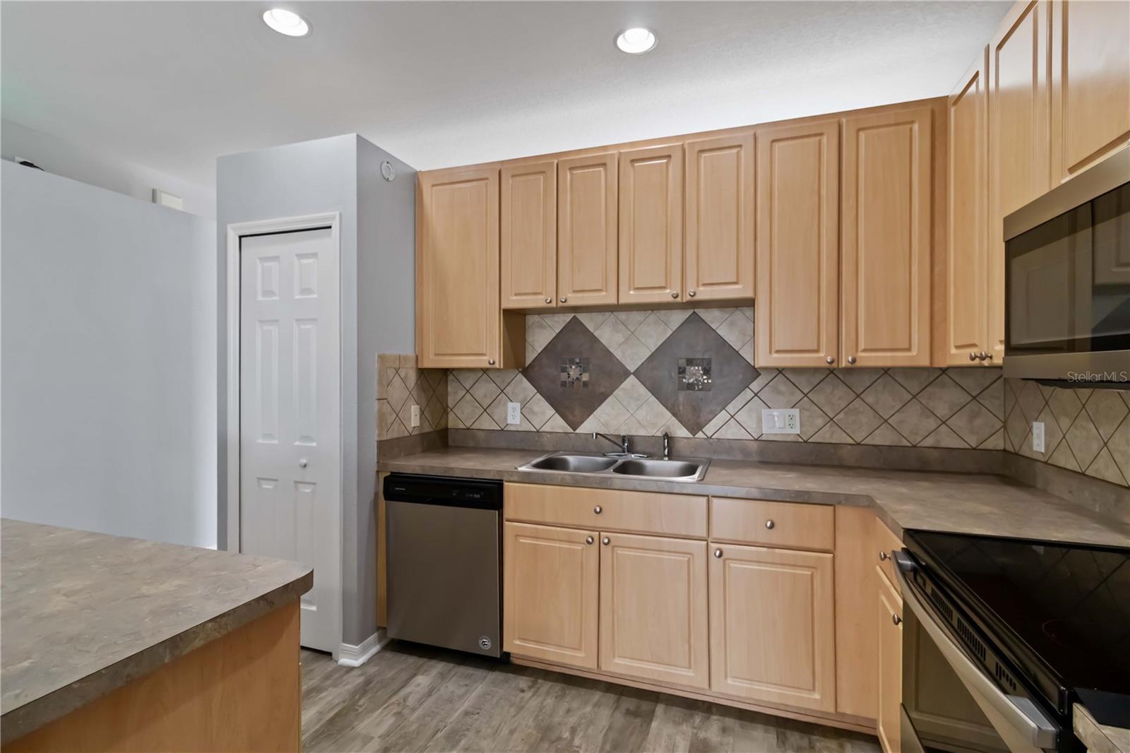 Image 11 of 26 For 5214 60th Drive E