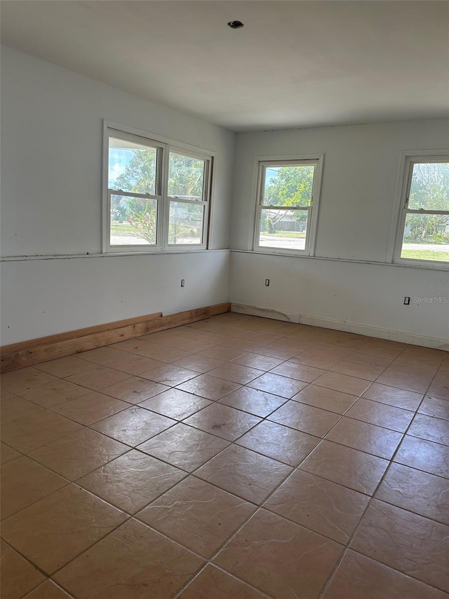 Image 2 of 7 For 701 Frances Street