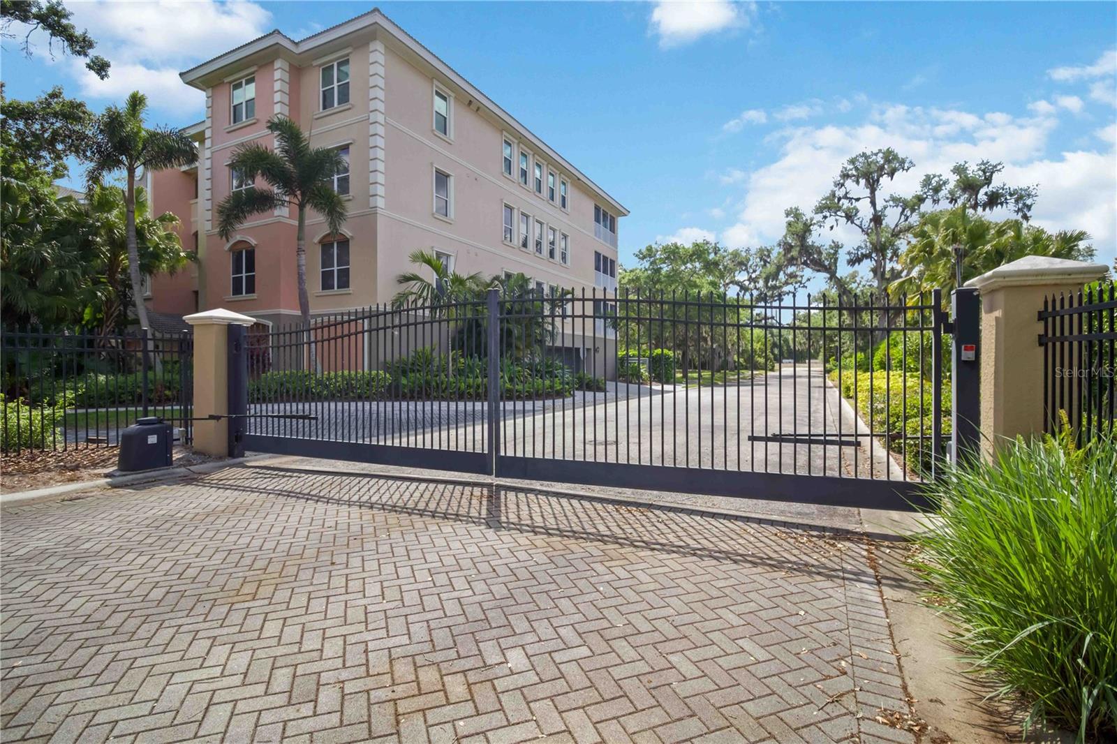 Image 23 of 37 For 5246 Manorwood Drive 4c