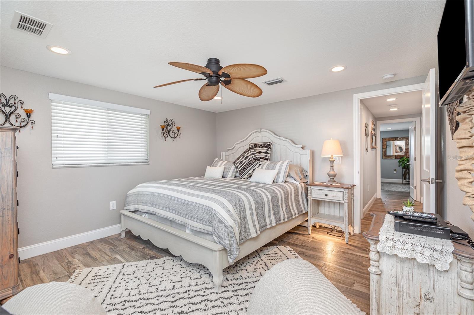 Image 7 of 18 For 3811 101st Street W