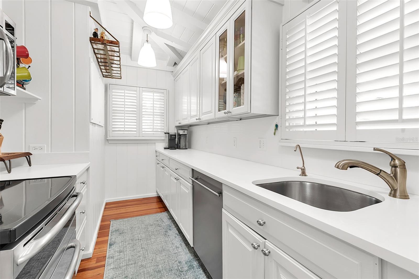 Image 13 of 51 For 621 Casey Key Road