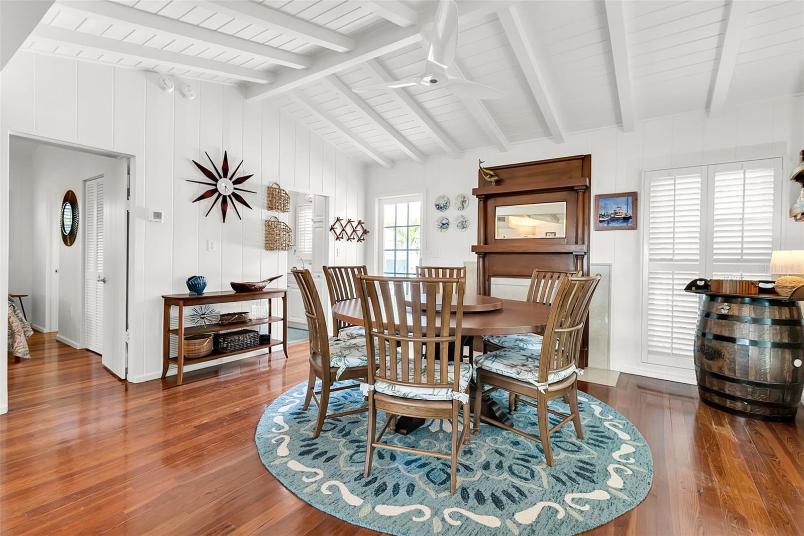 Image 15 of 51 For 621 Casey Key Road