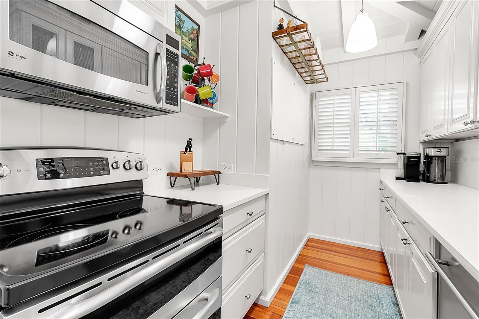 Image 16 of 51 For 621 Casey Key Road