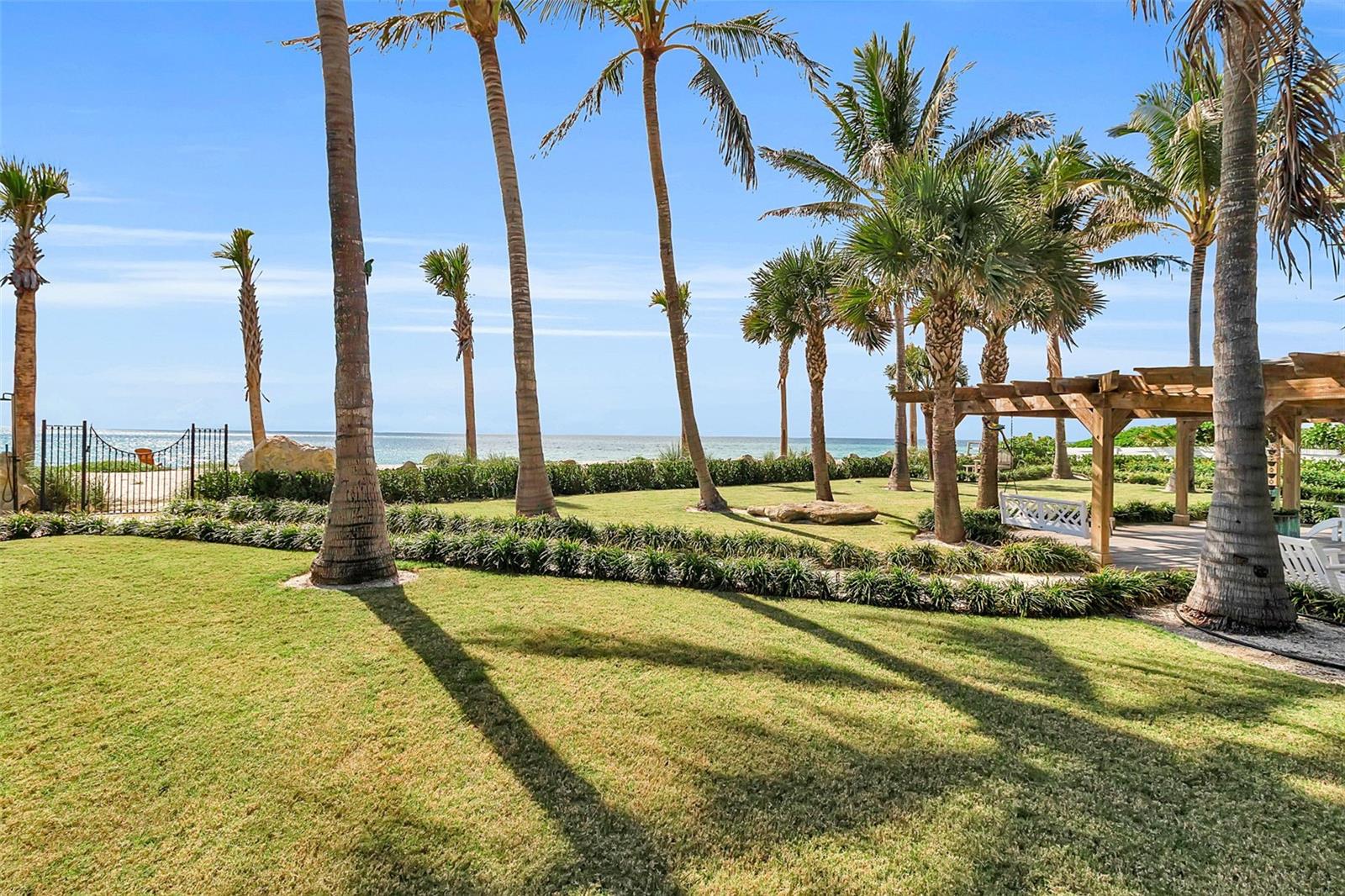 Image 30 of 51 For 621 Casey Key Road