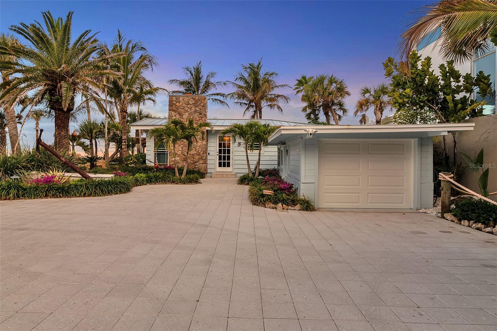 Image 32 of 51 For 621 Casey Key Road