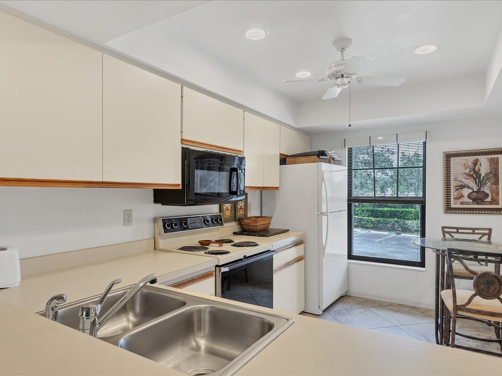 Image 15 of 28 For 4440 Weybridge  4440